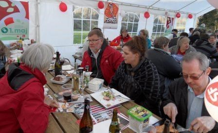 Steen Olsen i snak med Lis Tribler